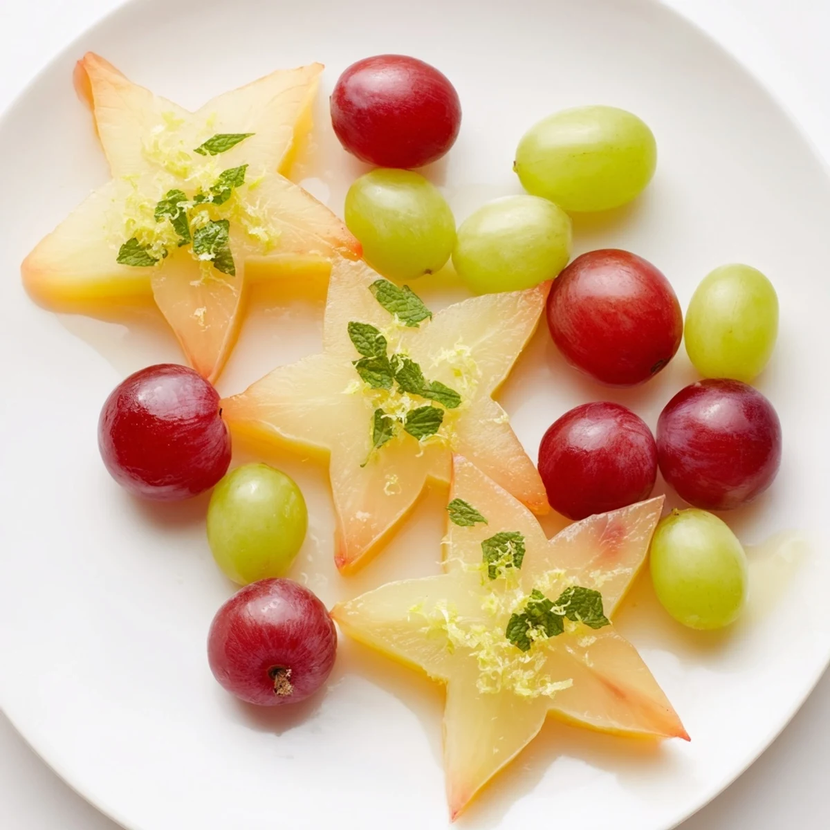 Vibrant sliced starfruit and grapes make a refreshing brunch fruit garnish, juicy and ready to enjoy.